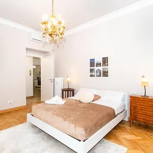Chic & Style Crocetta Flat Apartment