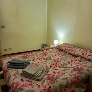 Homestay Arrivore - Ampia Privata Con Balcone , In Panoramico Condiviso Con Host - Bagno In Comune - Private Car Park *