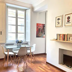 Comfort Zone-charming, Quiet, Historic Center Apartment