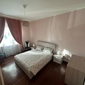 Casa Gianduia Davanti Al Grattacielo * Turin