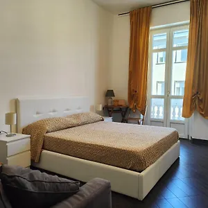 Apartment Tania House, Metro Italia 61 *