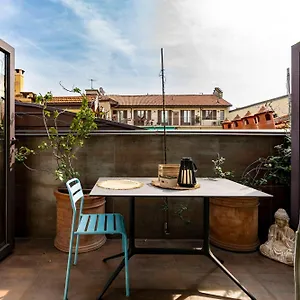 Attico Vicino Stazione Apartment *