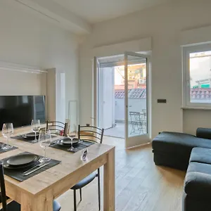 Centro Con Terrazzo Apartment *