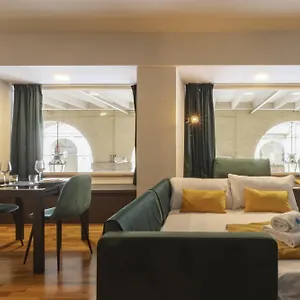 Bed & Books By Wonderful Italy *