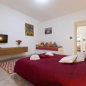 Silvia Apartment