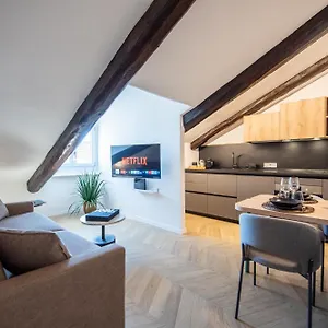 Apartment Sky House Center *