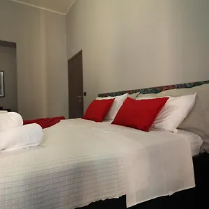 Apartment Red Note