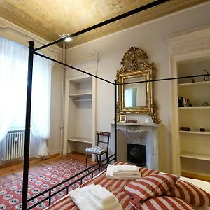 Madama Cristina Oda ve Kahvaltı Torino