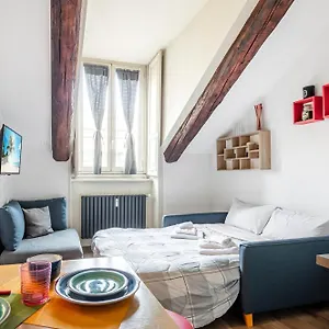 Piazza Castello Apartment